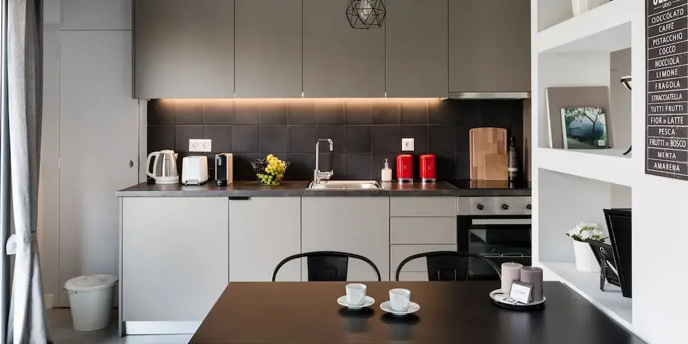 UPSTREET Minimal 2BD Apt-Lycabettus view