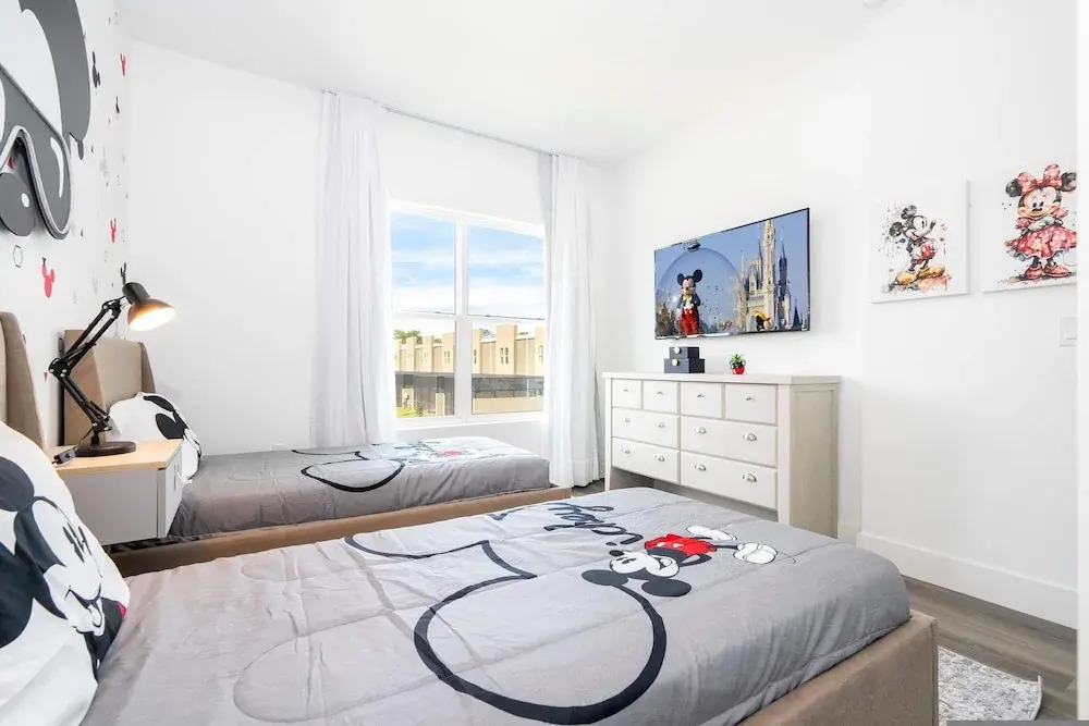 Stylish 4BR Home in Doppio Westside