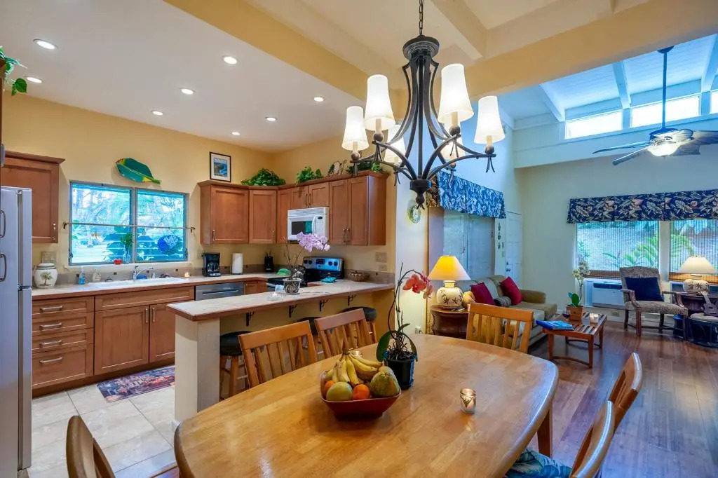 Puamana 25A: AC, spacious, updated, 8min hike to Anini, walk to shopping & more