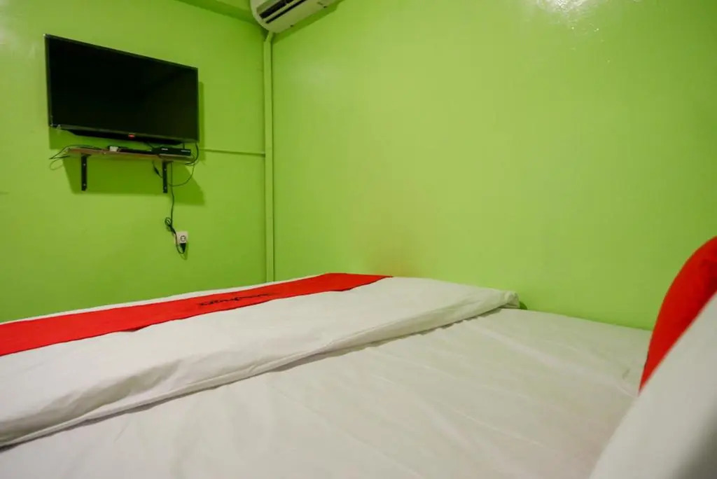 RedDoorz @ Jalan Gatot Subroto Semarang