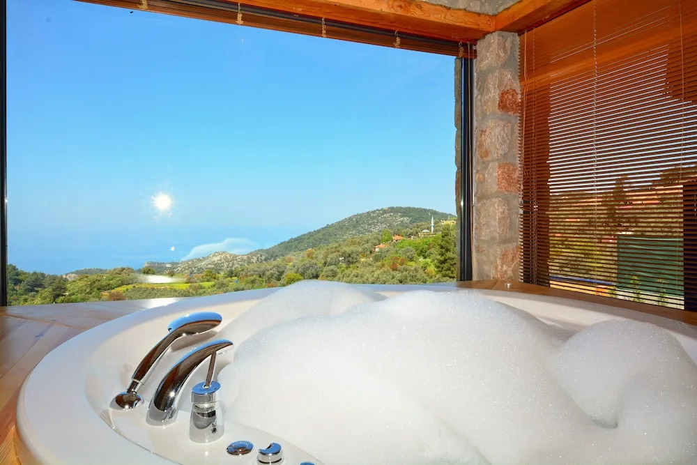 2 Bedroom Private Villa With Infinity Pool and Sea View