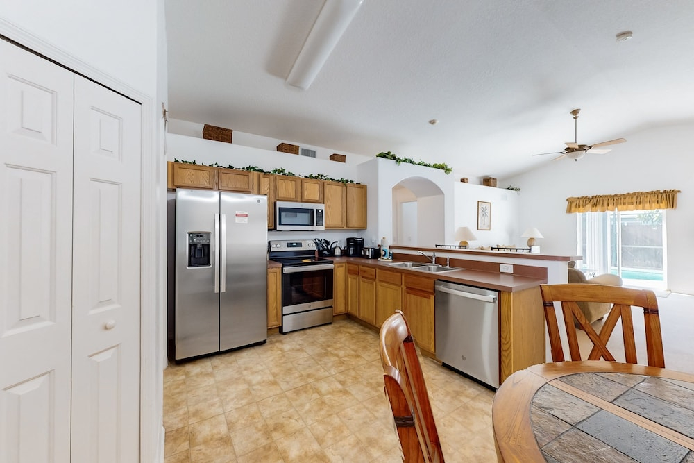 Lovely Home With a Private Pool, Grill, Washer/dryer, & AC - Snowbird Friendly