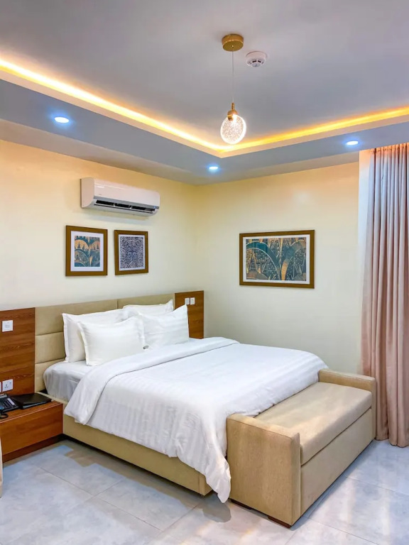 Plush Hotel