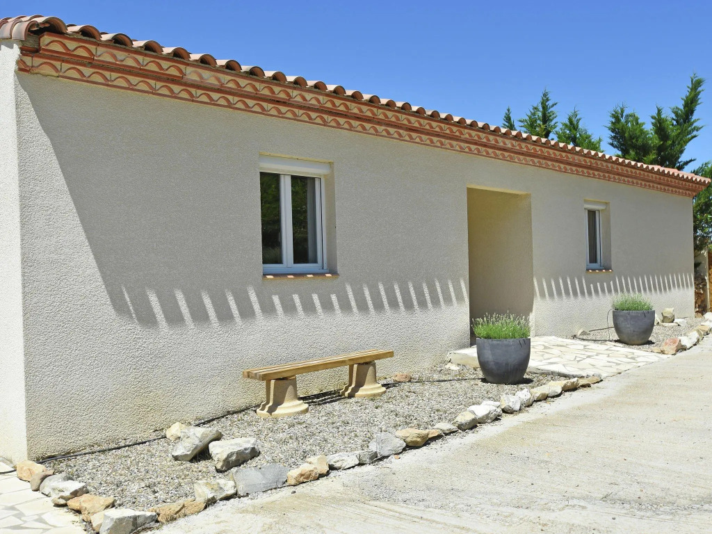 Luxurious villa with private swimming pool, air-conditioning and vast views