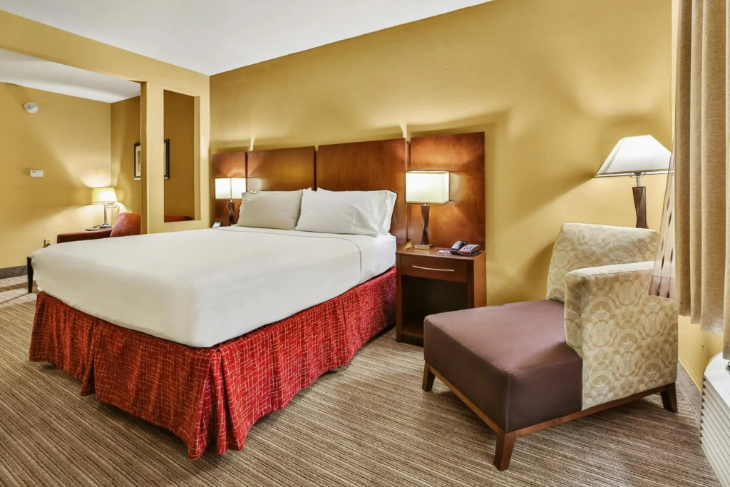 Holiday Inn Express & Suites Houston South - Near Pearland by IHG