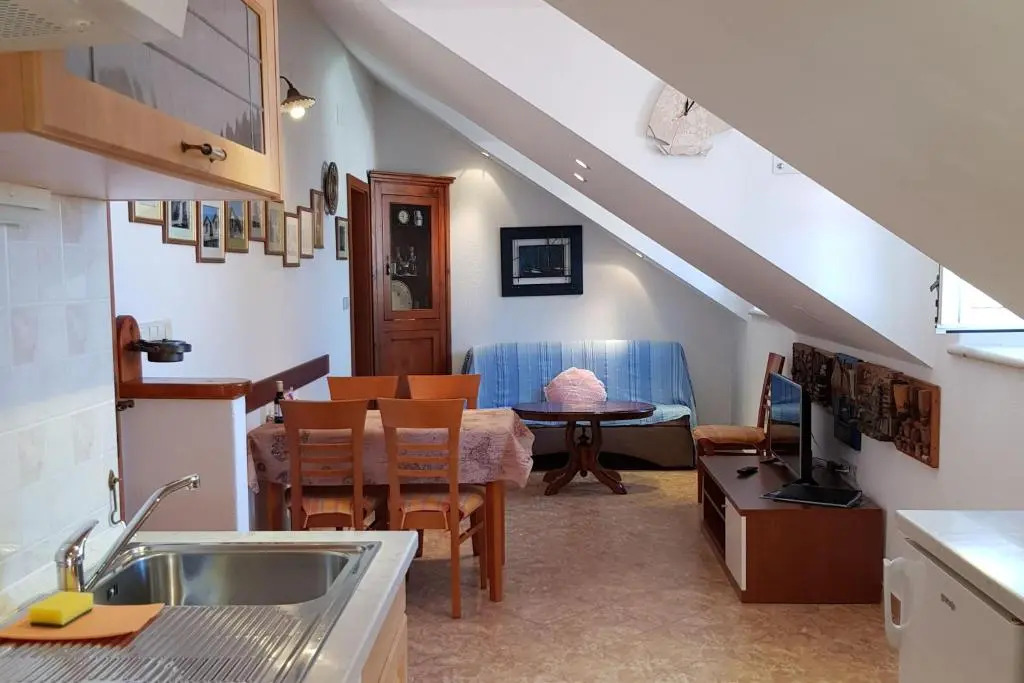 Seaview Apartment With Large Terrace Bol