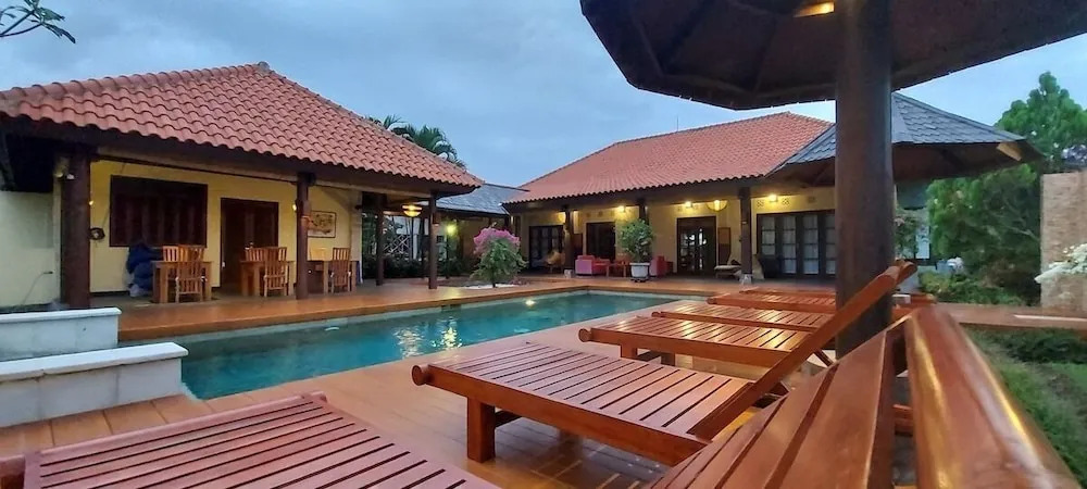 Bale Solah Lombok Holiday Resort