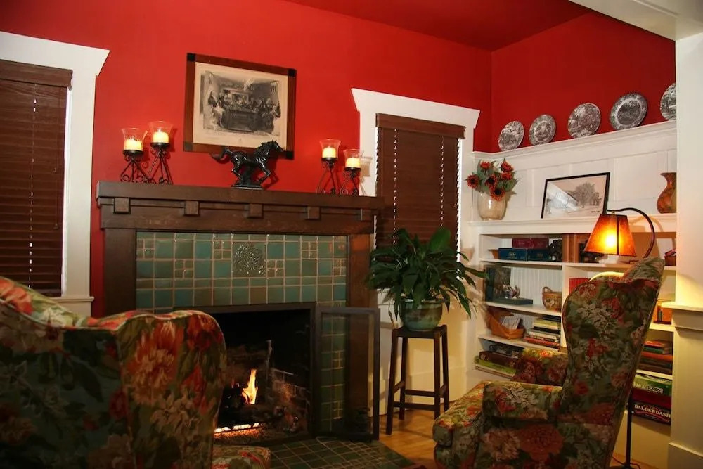 Hidden Oak Inn