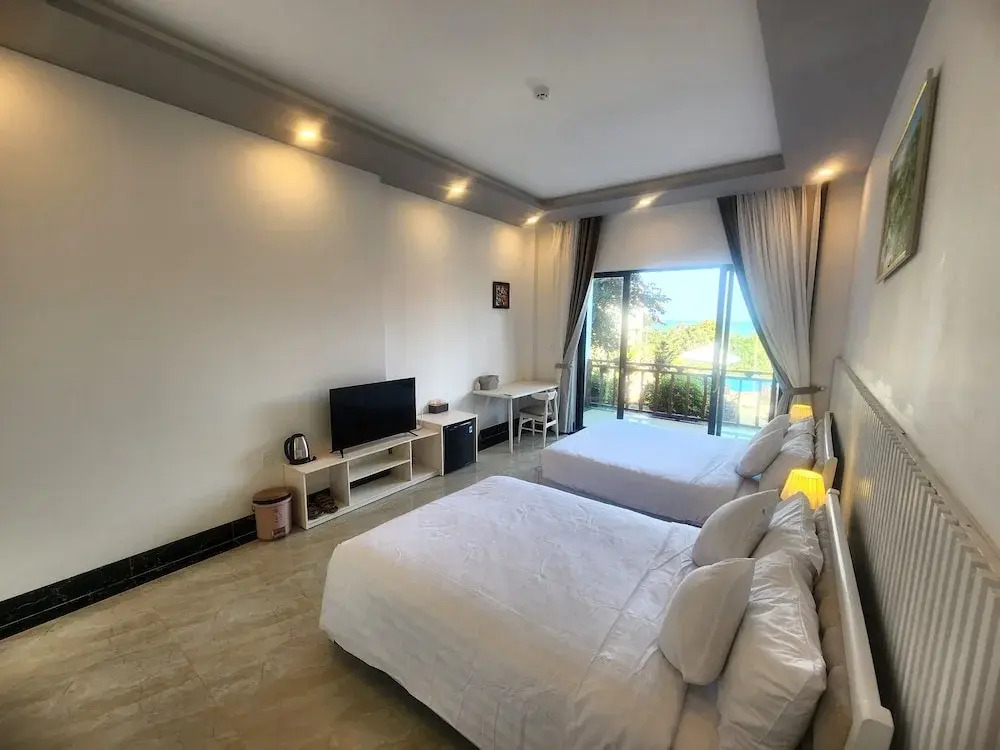 Sunny Shore Resort