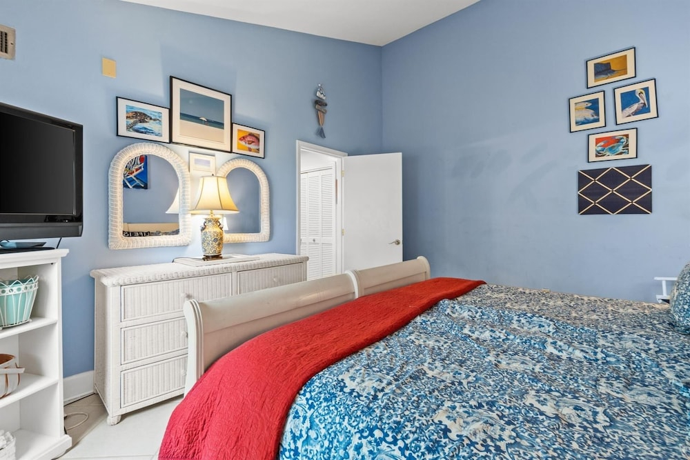 Shoreline Towers T/h 10 3 Bedroom Condo