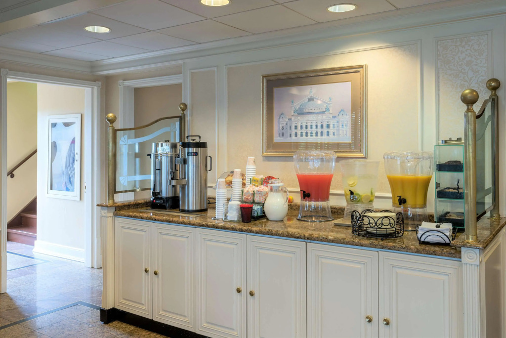 Five Towns Inn - JFK Airport