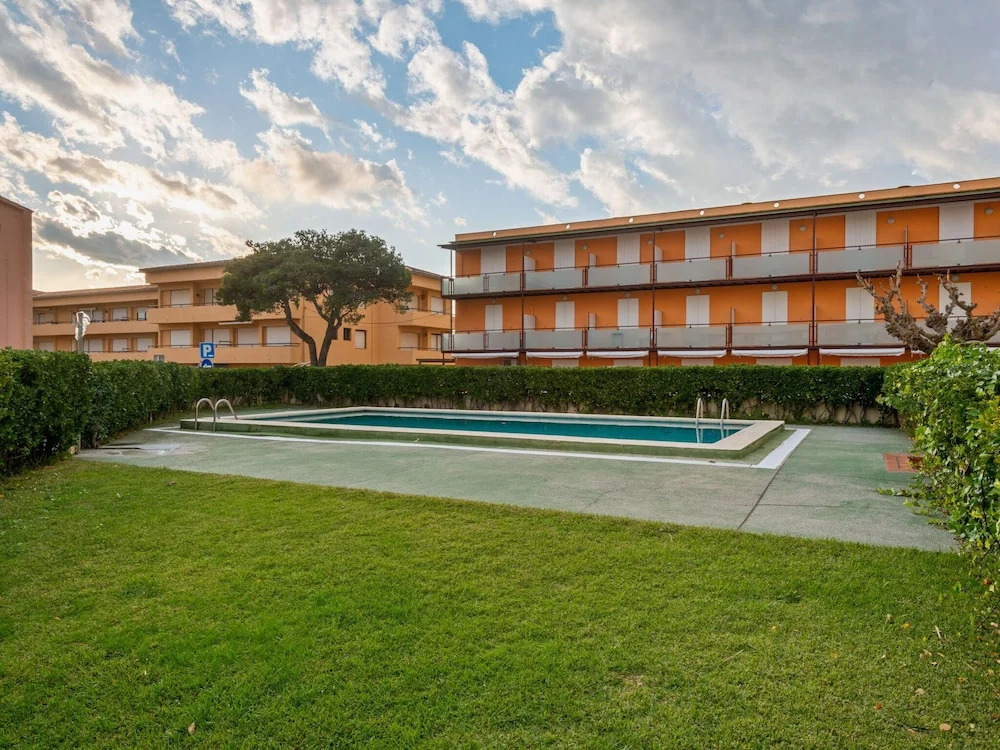 Picturesque Holiday Home in L'estartit With Swimming Pool