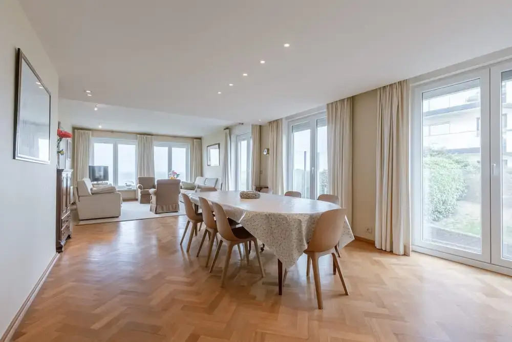 Huswell - Stunning Views Prime Location