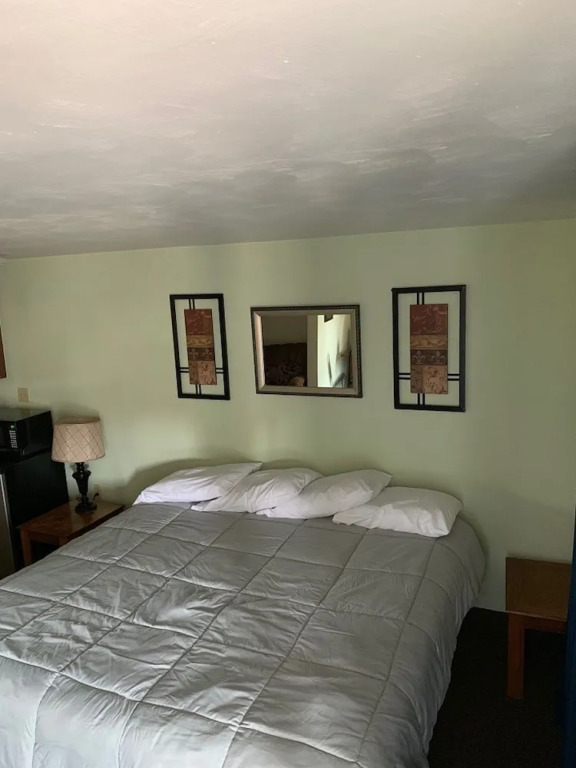 Colonial Motel of North East