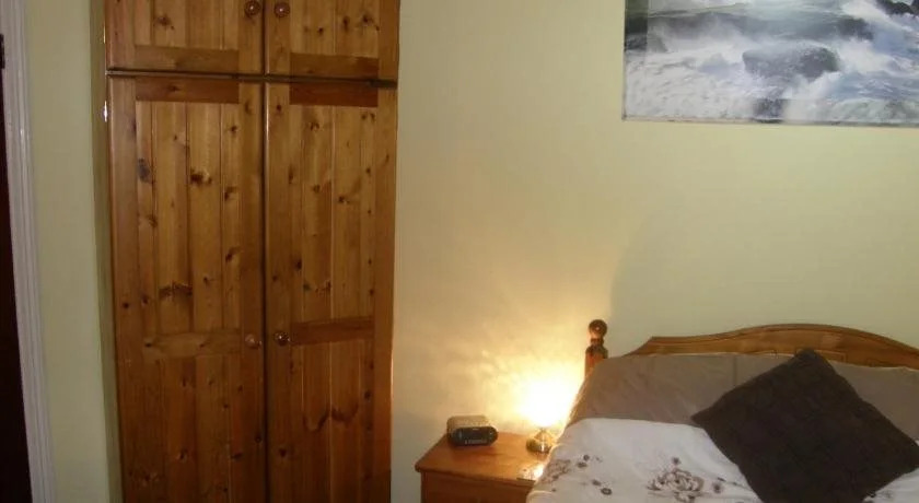 Kingswinford Guest House with Free Parking