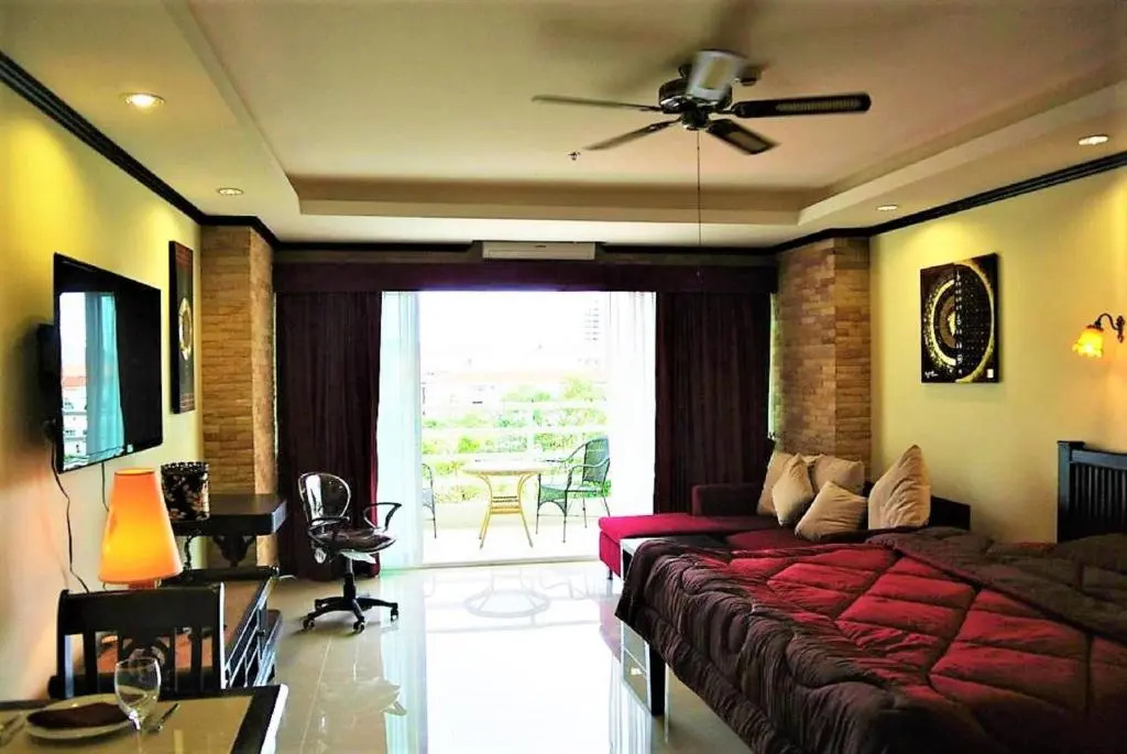 View Talay 5 Studio Apartment - Close to the Beach