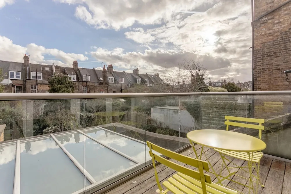 2 Bedroom Apartment Near Queens Park