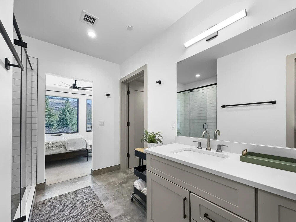 541 Center Circle 3br 3.5ba 3 Bedroom Townhouse by RedAwning