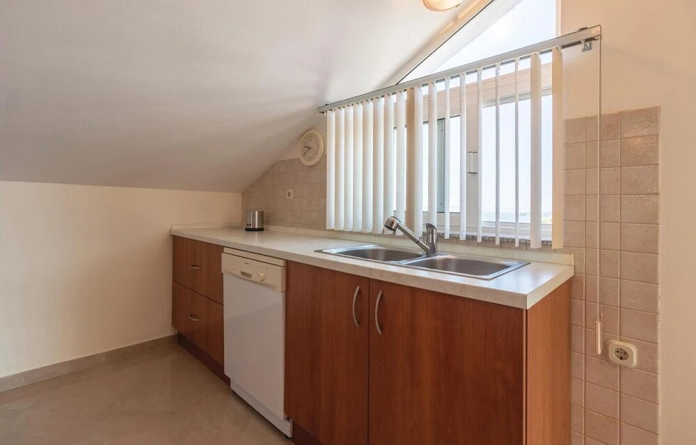 Nice Home in Poljana With Wifi and 4 Bedrooms