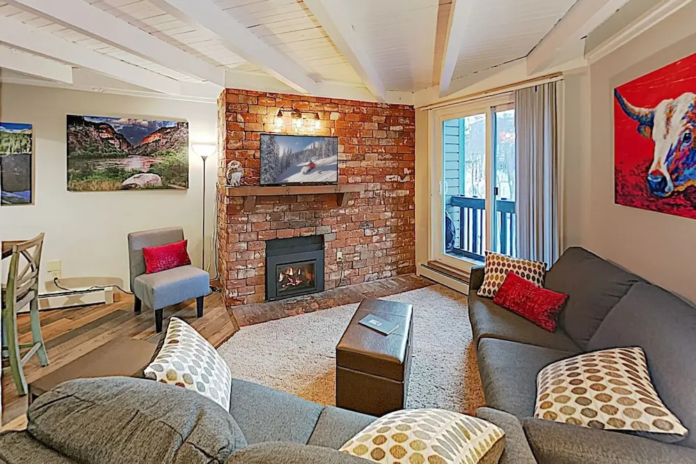Updated Treehouse W/ Heated Pool & Hot Tubs 2 Bedroom Condo