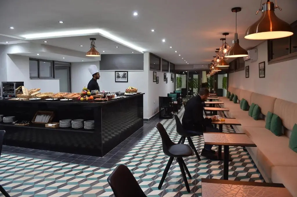 Le Yacht Suites Hotel