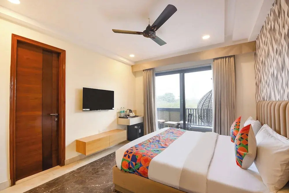 FabHotel Hygge Stay - 1.5km from Belvedere Towers Metro Station Gurgaon