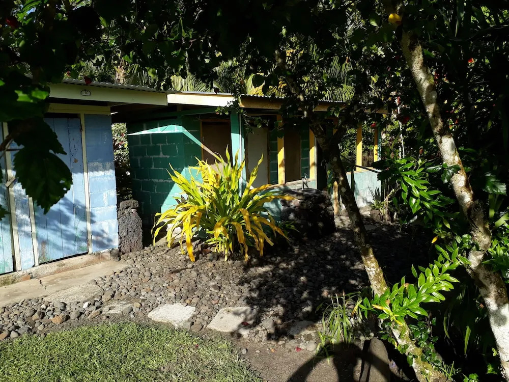 Vaiula Beach Fales