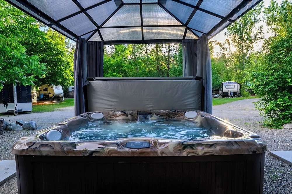 Barefoot Villas Cabin 1 Beaver w/ Hot tub