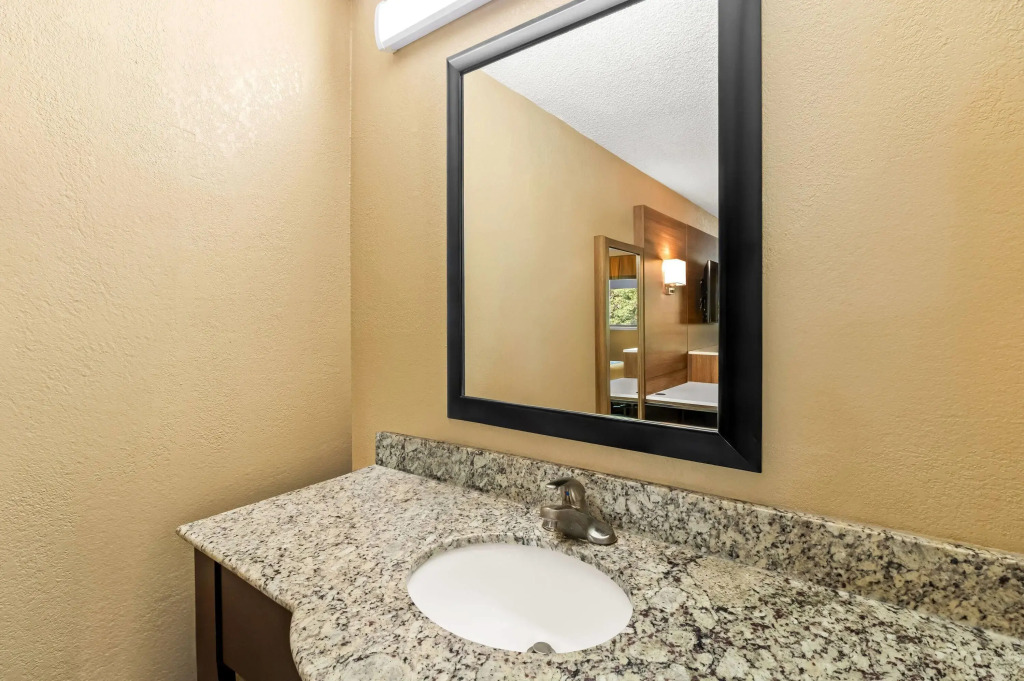 Super 8 by Wyndham Cincinnati/Springdale OH