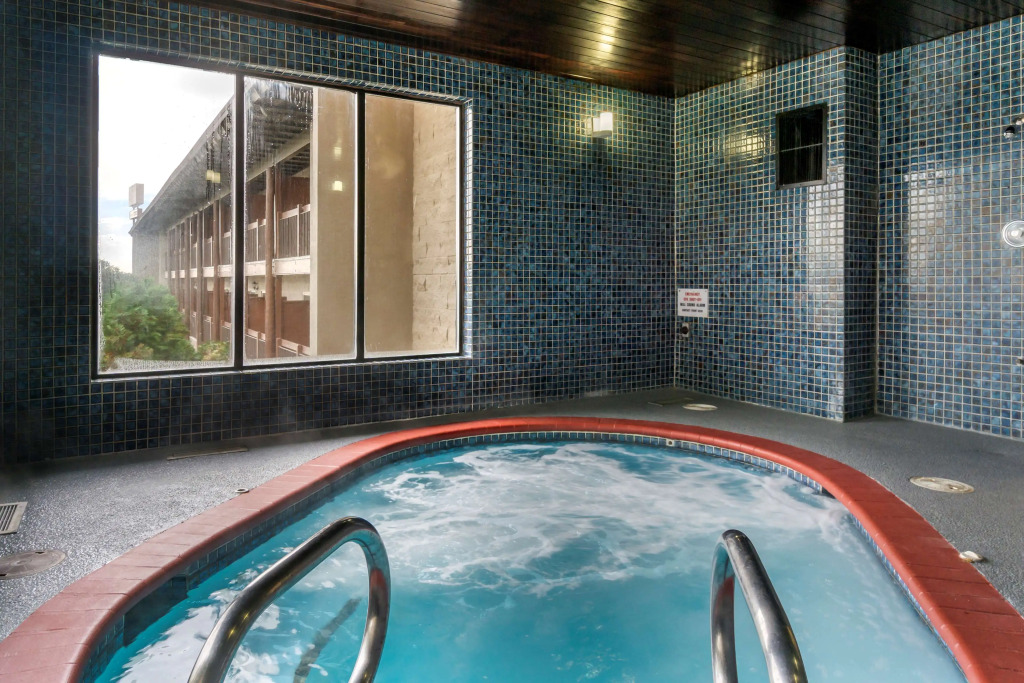 Best Western PLUS Lake Front Hotel