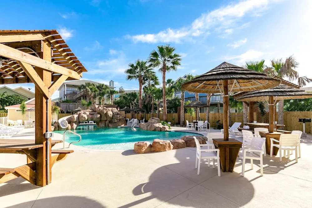 Beachside #205 3 Bedrooms 2.5 Bathrooms Condo