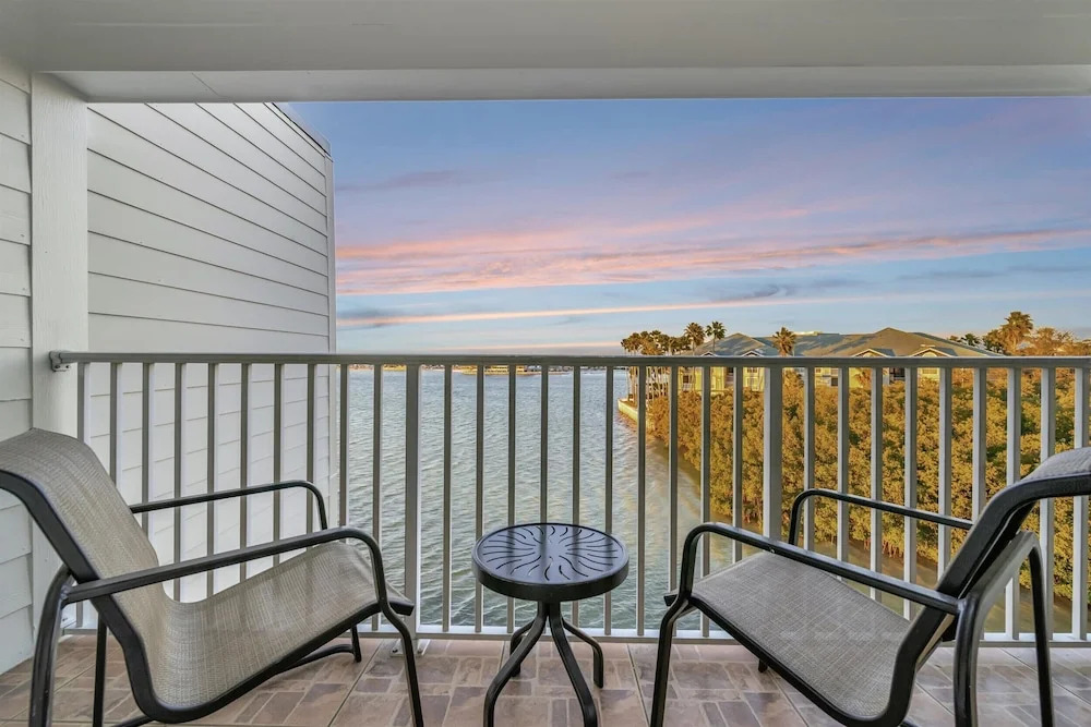 Waterfront Resort Condo Balcony Heated Pool