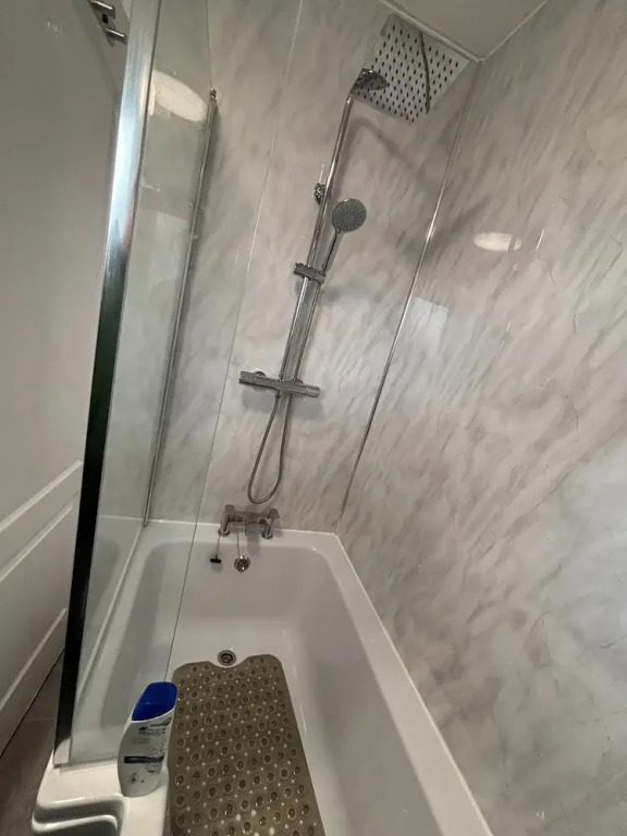 130m2 New House 2024 - 3 Bedrooms - Free Fast Wifi - Free off Street Parking