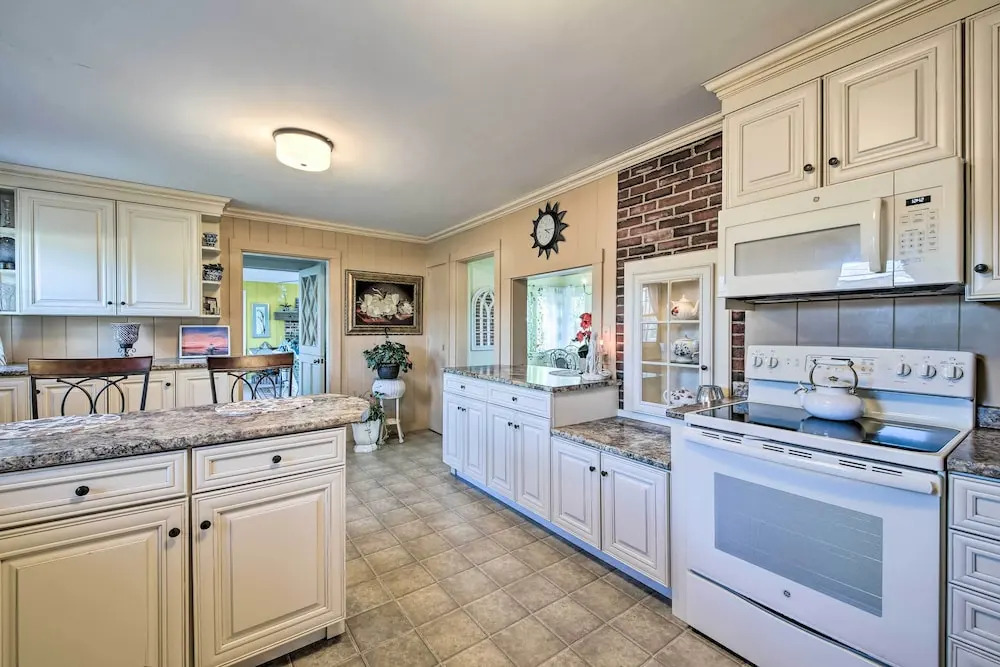 Peaceful Maine Home w/ Patio: Ocean Inlet Getaway