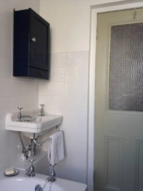 2 Bedroom Flat In Holyrood Park