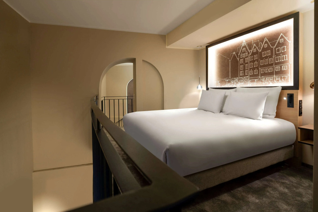 Wasserturm Hotel Cologne, Curio Collection by Hilton