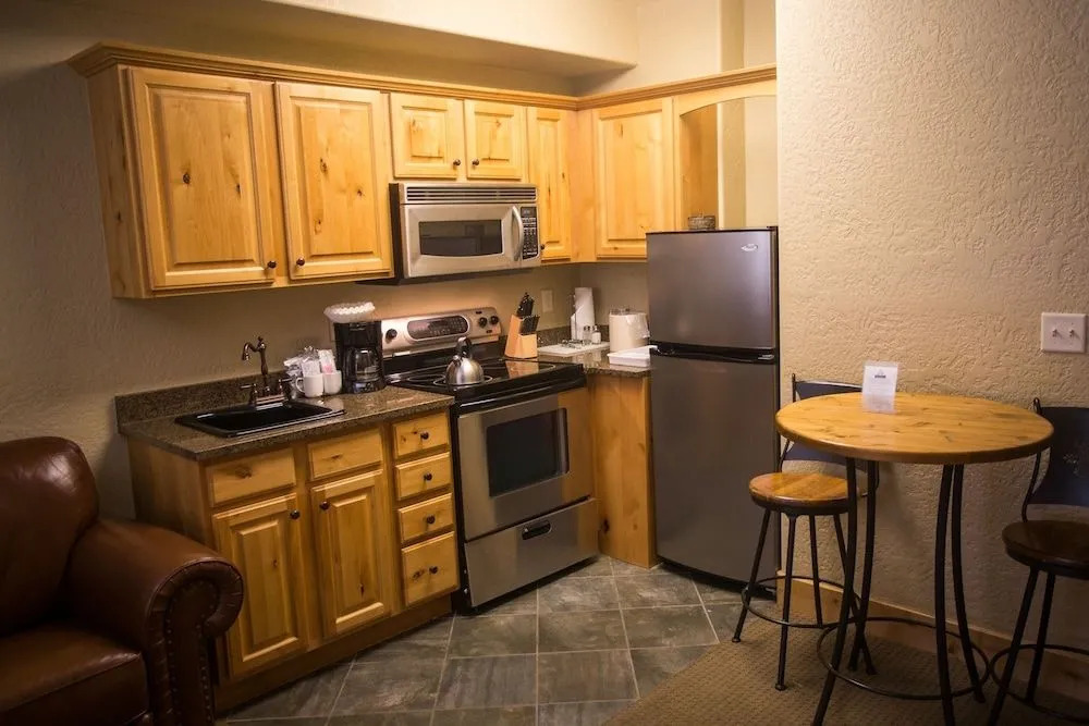 Enormous Condo with Stunning Mountain Views by RedAwning - Save 20% on 7+ Nights!