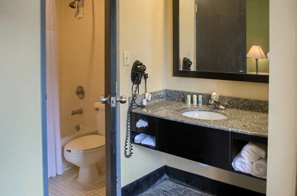 Quality Inn & Suites at Airport Blvd I-65