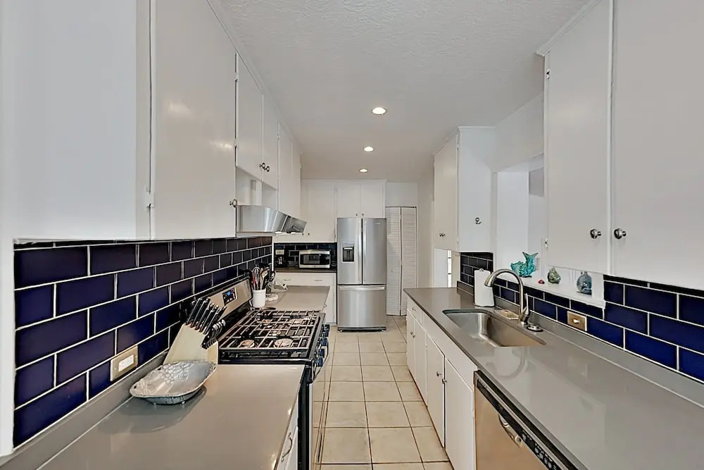Charming Seaside W/ 2 Living Areas & Patio 3 Bedroom Home