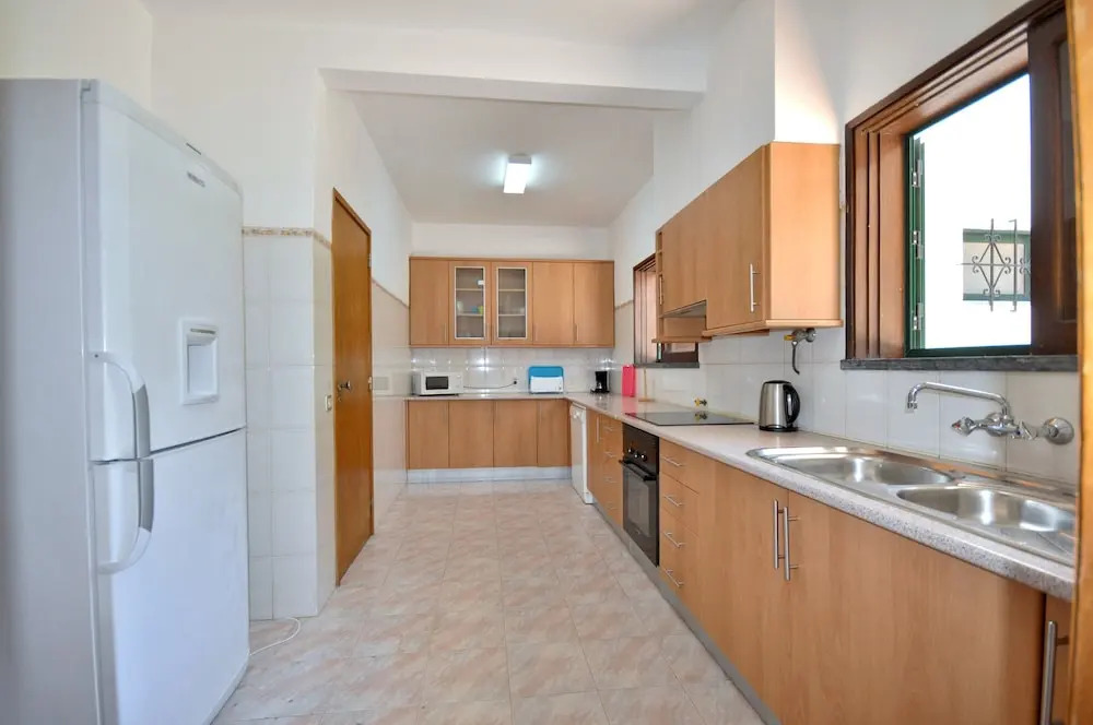 Close to Amenities, Free air Conditioning and Wi-fi
