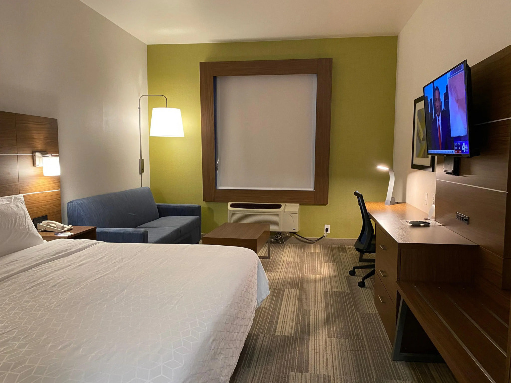 Holiday Inn Express & Suites Beaumont - Oak Valley by IHG