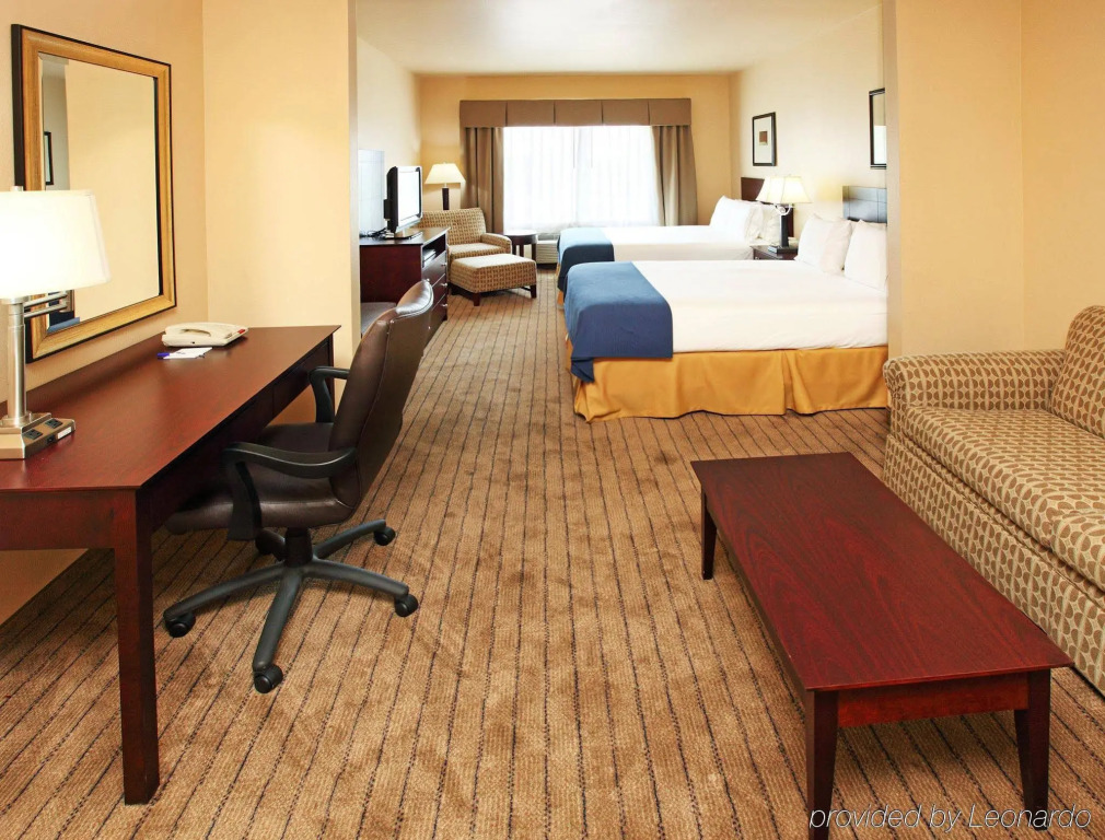 Holiday Inn Express Hotel & Suites Marshall by IHG