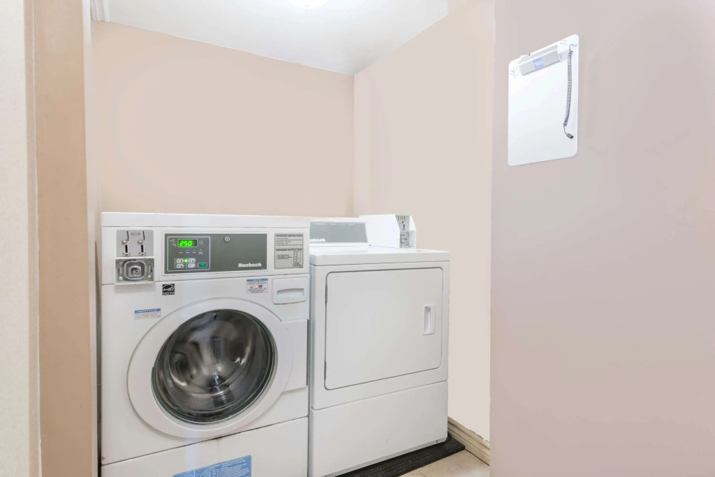Super 8 by Wyndham Cambridge/Kitchener/Waterloo Area