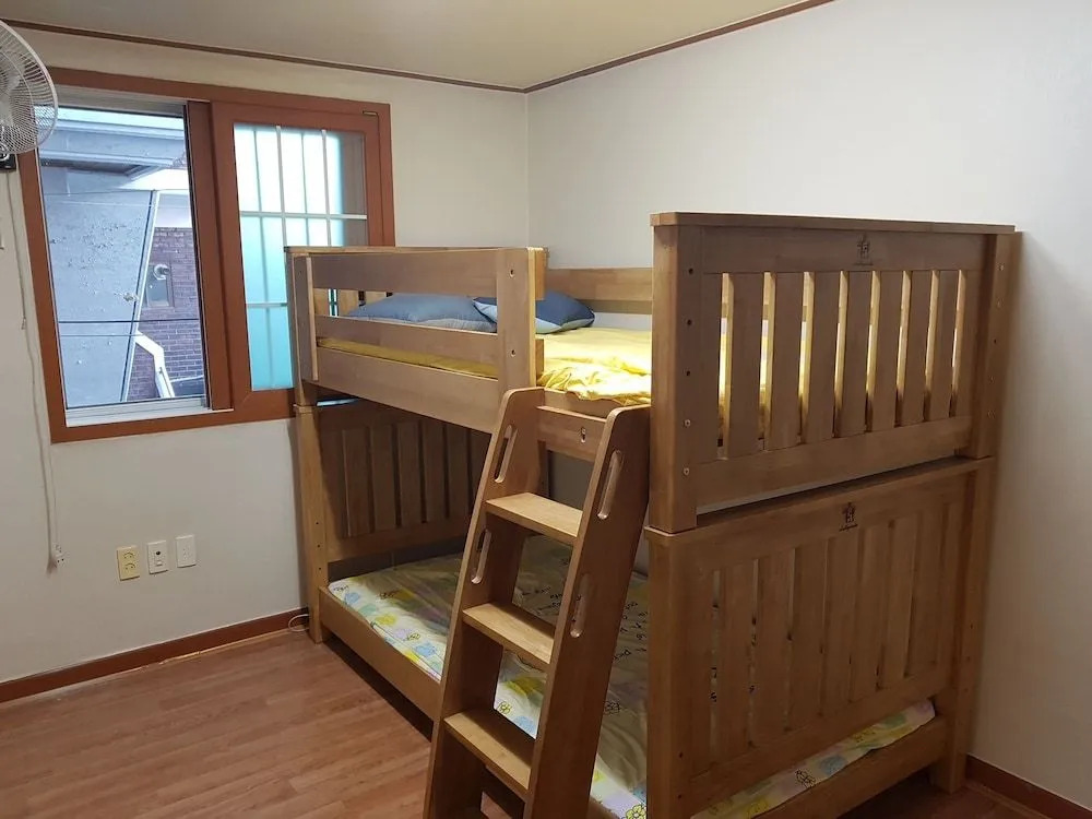 Kona House - Hostel
