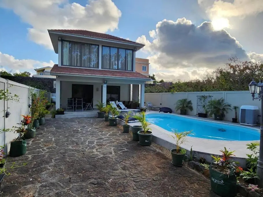 luxury cheerful 4 bedrooms villa in Calodyne