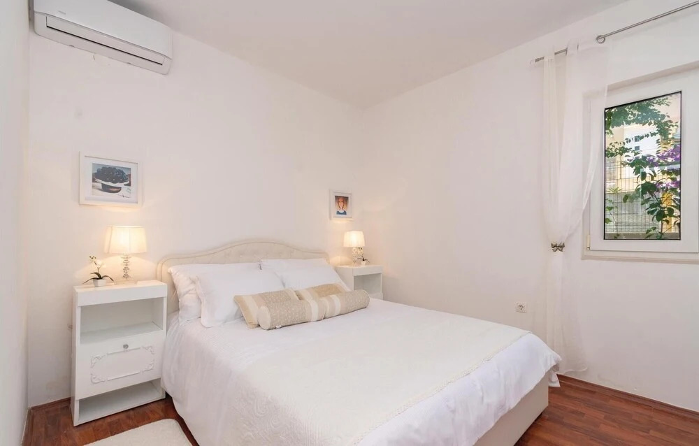 4 Bedroom Gorgeous Home In Blato