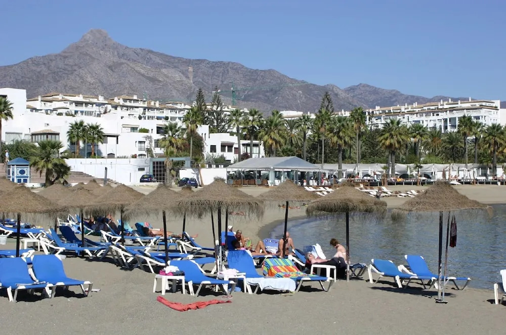 Beachfront Apt for a no Car Holiday Puerto Banus, Free Wifiparkingtvaircon