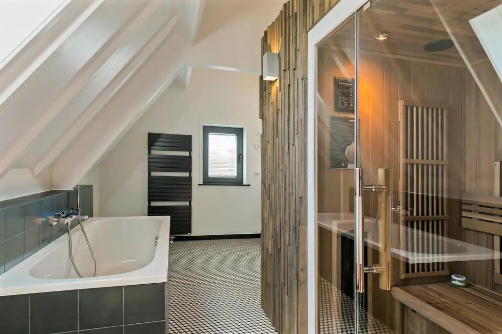DRL08 Luxury apartment with sauna in centre