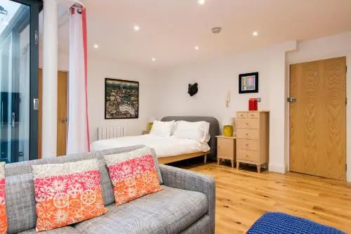 Crashpads Shoreditch Loft with Private Courtyard