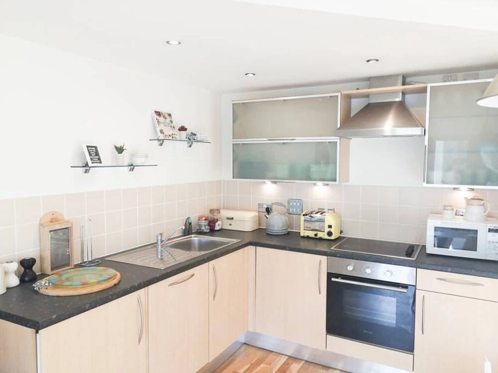 Stylish 1 Bedroom Apartment Near Clifton Triangle